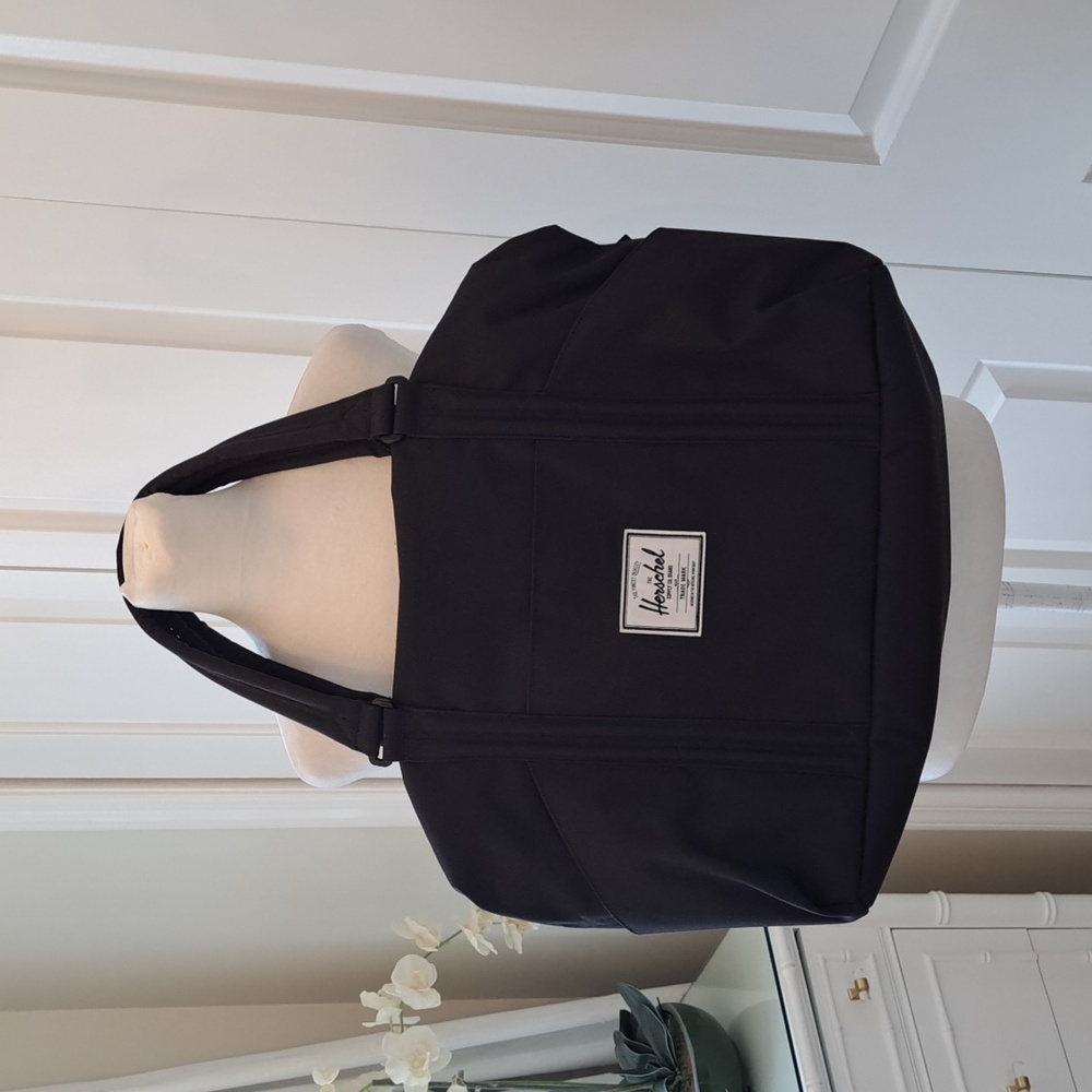 NWOT Herschel Unisex Black Nylon Duffle/Overnight/Travel/Gym Tote Bag Logo